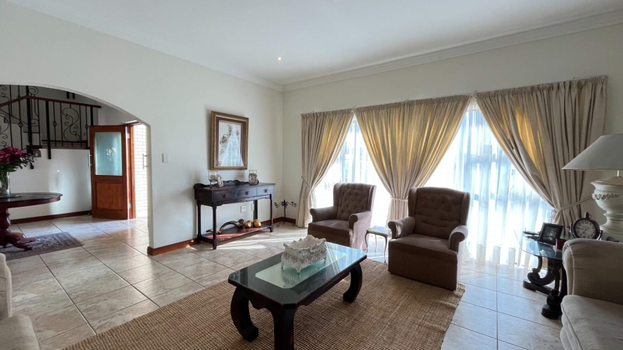 6 Bedroom Property for Sale in Hartenbos Heuwels Western Cape